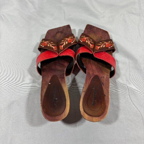 DKNY 00’s Red Brown Wooden Heel Embroidered Floral Design Slide Sandals Size 7 - Picture 2 of 10